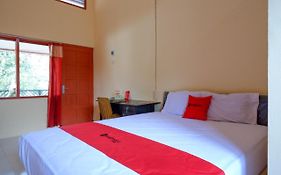 RedDoorz Syariah near Alun Alun Purwokerto